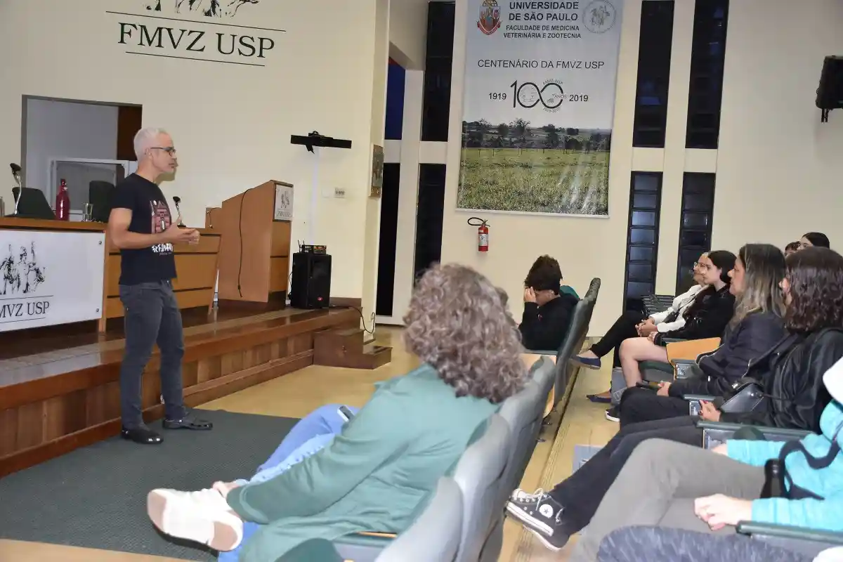 Prof. Frederico Azevedo (Patologia Animal)